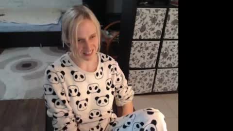 Snapshot of mrsluck chatting on June 12, 12:48 pm Sasha online show from June 12, 12:48 pm