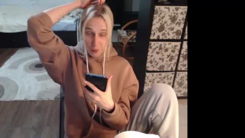 Snapshot of mrsluck chatting on June 18, 3:16 pm Sasha online show from June 18, 3:16 pm