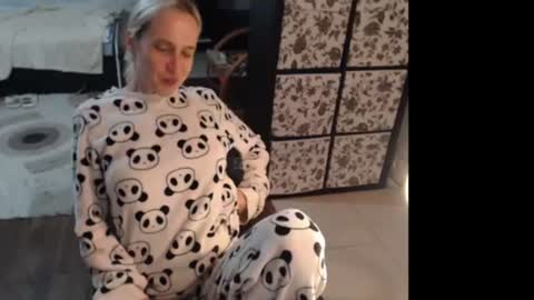 Snapshot of mrsluck chatting on June 19, 5:28 pm Sasha online show from June 19, 5:28 pm