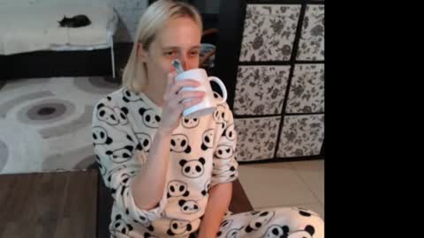 Snapshot of mrsluck chatting on June 20, 11:24 am Sasha online show from June 20, 11:24 am