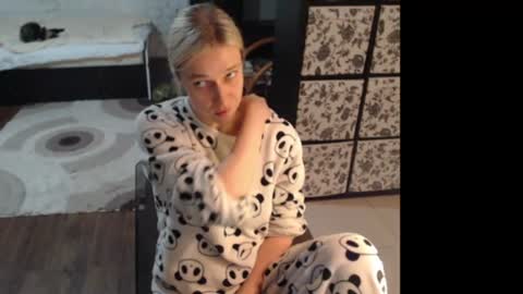 Snapshot of mrsluck chatting on June 21, 4:53 pm Sasha online show from June 21, 4:53 pm