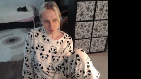 Snapshot of mrsluck chatting on June 23, 3:15 am Sasha online show from June 23, 3:15 am