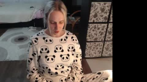 Snapshot of mrsluck chatting on June 26, 1:54 am Sasha online show from June 26, 1:54 am
