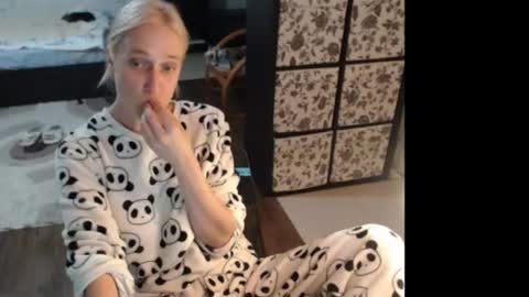 Snapshot of mrsluck chatting on July 31, 5:56 pm Sasha online show from July 31, 5:56 pm