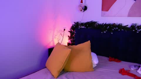 Snapshot of mrsprude chatting on December 13, 11:55 am Molly online show from December 13, 11:55 am