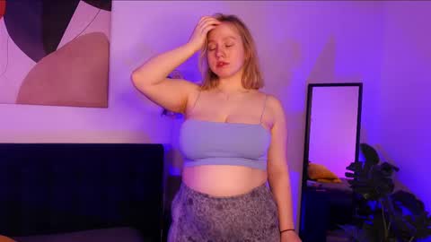 Snapshot of mrsprude chatting on February 24, 5:43 am Molly online show from February 24, 5:43 am