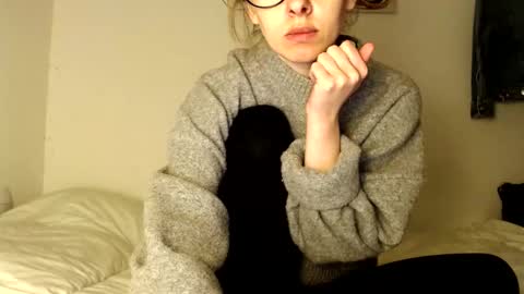 Snapshot of ms__mila chatting on March 21, 6:22 pm online show from March 21, 6:22 pm