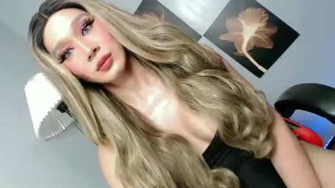 Snapshot of ms_chloe28 chatting on May 28, 6:00 am chloe online show from May 28, 6:00 am