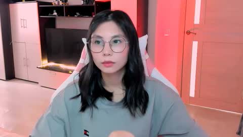 Snapshot of ms_emily_ chatting on October 11, 9:30 am ms_emily_ online show from October 11, 9:30 am