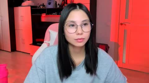 Snapshot of ms_emily_ chatting on October 31, 9:54 am ms_emily_ online show from October 31, 9:54 am