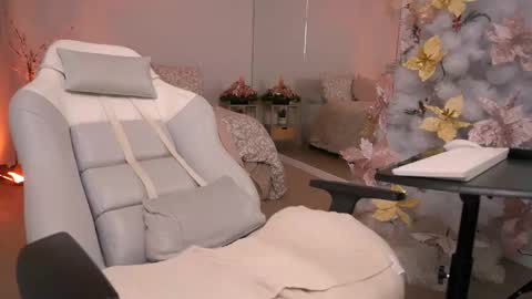 Snapshot of ms_lawless chatting on December 18, 5:04 am Samantha online show from December 18, 5:04 am