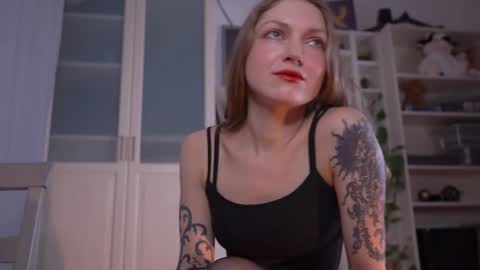 Snapshot of ms_lorelei chatting on October 24, 7:10 pm Lore online show from October 24, 7:10 pm