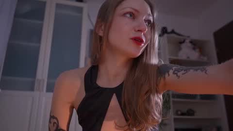 Snapshot of ms_lorelei chatting on November 8, 8:07 pm Lore online show from November 8, 8:07 pm