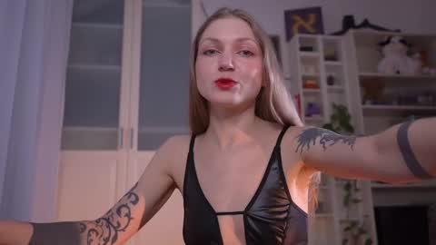 Snapshot of ms_lorelei chatting on November 21, 8:07 pm Lore online show from November 21, 8:07 pm