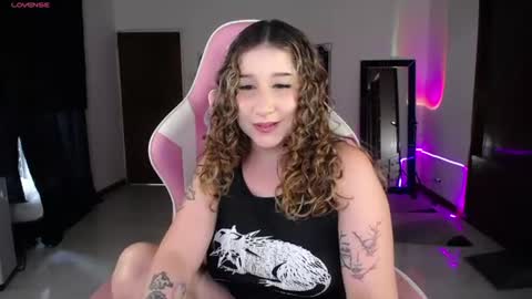 Snapshot of ms_ratuelita chatting on July 5, 6:59 pm Manuela3 online show from July 5, 6:59 pm