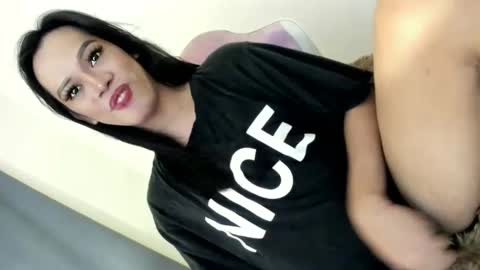 Snapshot of ms_selenaxx chatting on December 7, 11:07 am selena online show from December 7, 11:07 am