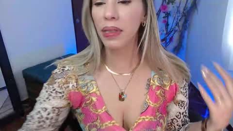 Snapshot of ms_sofiax chatting on October 23, 4:17 pm Sofia online show from October 23, 4:17 pm