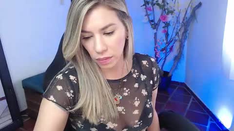 Snapshot of ms_sofiax chatting on October 30, 4:08 pm Sofia online show from October 30, 4:08 pm