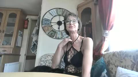 ms_toni_g online show from October 21, 10:38 am