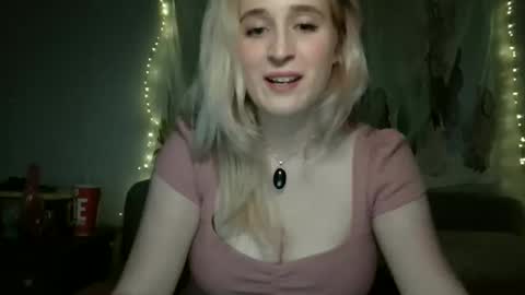 Snapshot of msclairewhatever chatting on October 20, 10:32 pm msclairewhatever online show from October 20, 10:32 pm