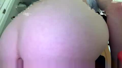 msfreckles92 online show from April 30, 4:35 pm