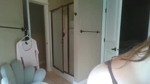 msfreckles92 online show from May 29, 3:54 pm