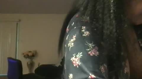 Snapshot of msjonemillion chatting on May 31, 9:27 pm Chocolate Candy Stick online show from May 31, 9:27 pm