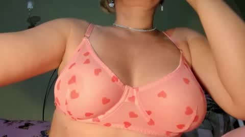 Snapshot of mspurrfectlove chatting on February 3, 3:17 pm MsPurrfectLove online show from February 3, 3:17 pm