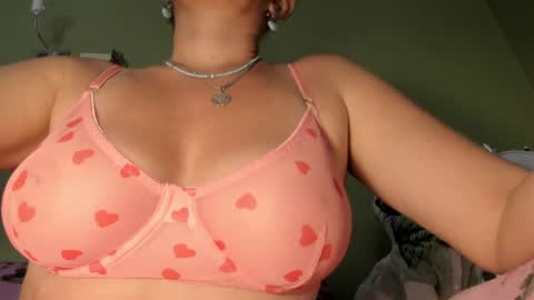 Snapshot of mspurrfectlove chatting on February 3, 6:17 pm MsPurrfectLove online show from February 3, 6:17 pm