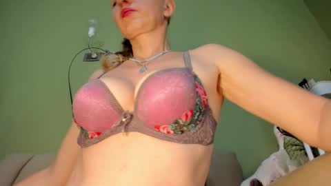 Snapshot of mspurrfectlove chatting on September 8, 2:38 pm MsPurrfectLove online show from September 8, 2:38 pm