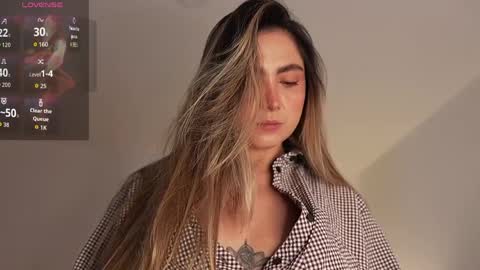 Snapshot of mssophie_war chatting on April 10, 7:40 pm Sophie online show from April 10, 7:40 pm