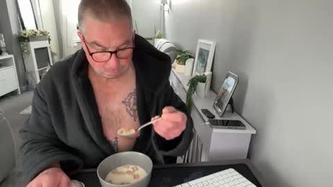 Snapshot of mtb1697 chatting on March 13, 10:22 am mtb1697 online show from March 13, 10:22 am