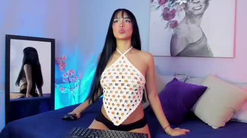 Snapshot of muaan_ chatting on April 18, 2:32 pm muaan online show from April 18, 2:32 pm