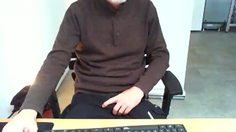 Snapshot of mucfag chatting on January 10, 9:44 am mucfag online show from January 10, 9:44 am