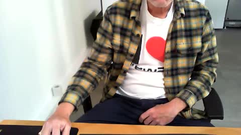 Snapshot of mucfag chatting on May 11, 7:03 am mucfag online show from May 11, 7:03 am