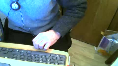 Snapshot of muller520 chatting on March 5, 3:51 pm muller520 online show from March 5, 3:51 pm