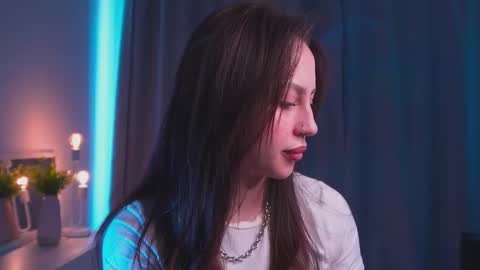 Snapshot of multifruiti chatting on September 19, 5:53 am Kira online show from September 19, 5:53 am