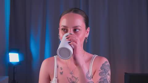 Snapshot of multifruiti chatting on October 6, 7:50 am Kira online show from October 6, 7:50 am