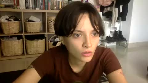 Snapshot of munchi_ chatting on December 4, 3:21 pm   online show from December 4, 3:21 pm