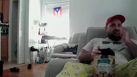 Snapshot of munchies420 chatting on February 11, 6:02 pm Bearded online show from February 11, 6:02 pm