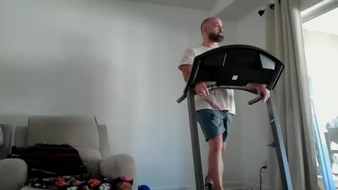 Snapshot of munchies420 chatting on February 24, 2:15 pm Bearded online show from February 24, 2:15 pm