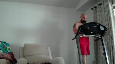 Snapshot of munchies420 chatting on May 11, 2:12 pm Bearded online show from May 11, 2:12 pm