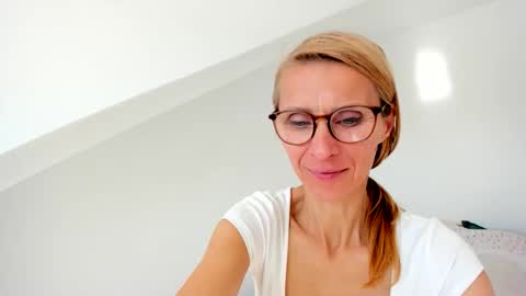 LOVELY JULIA  Peter DAY online show from May 22, 7:37 am