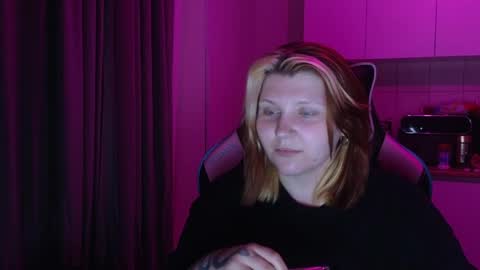 Snapshot of mura_muur chatting on May 31, 3:41 pm Milana online show from May 31, 3:41 pm