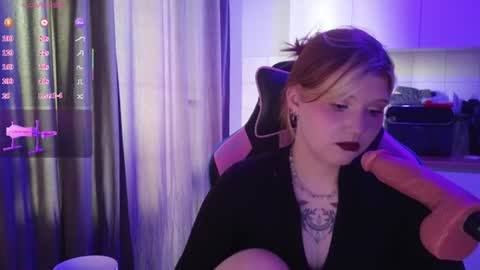 Snapshot of mura_muur chatting on June 25, 12:20 pm Milana online show from June 25, 12:20 pm