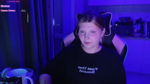 Snapshot of mura_muur chatting on June 27, 5:51 pm Milana online show from June 27, 5:51 pm