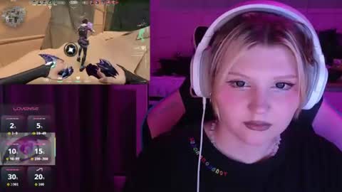 Snapshot of mura_muur chatting on July 12, 4:31 pm Milana online show from July 12, 4:31 pm