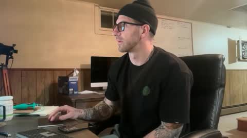 Snapshot of murdockjones7989 chatting on February 15, 10:47 am murdockjones7989 online show from February 15, 10:47 am