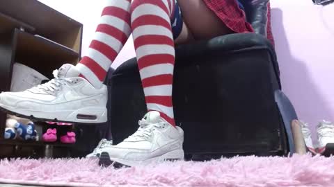 Snapshot of murielbrown chatting on February 19, 1:29 am Muriel online show from February 19, 1:29 am