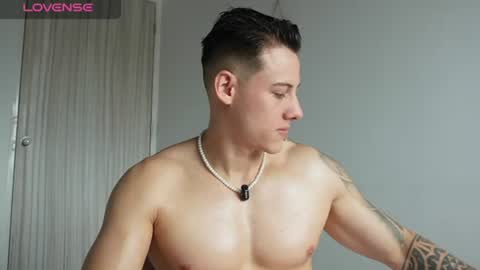 muscle_king_cum online show from July 18, 2:21 pm